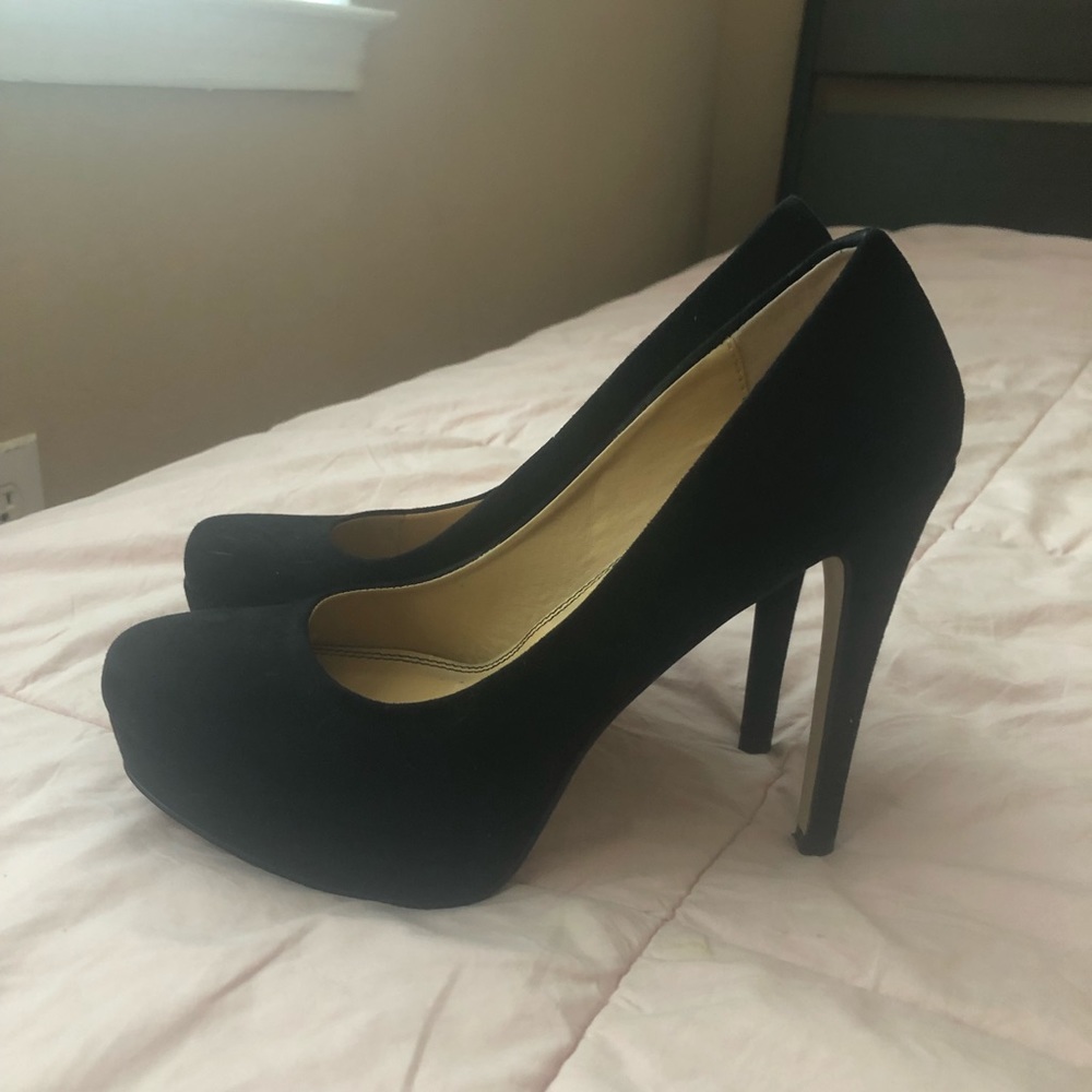 Chinese Laundry Black Pumps
